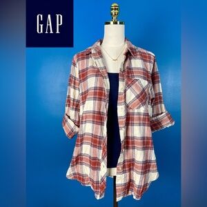 GAP Women's Classic Plaid Flannel Button-Up Shirt, Size M